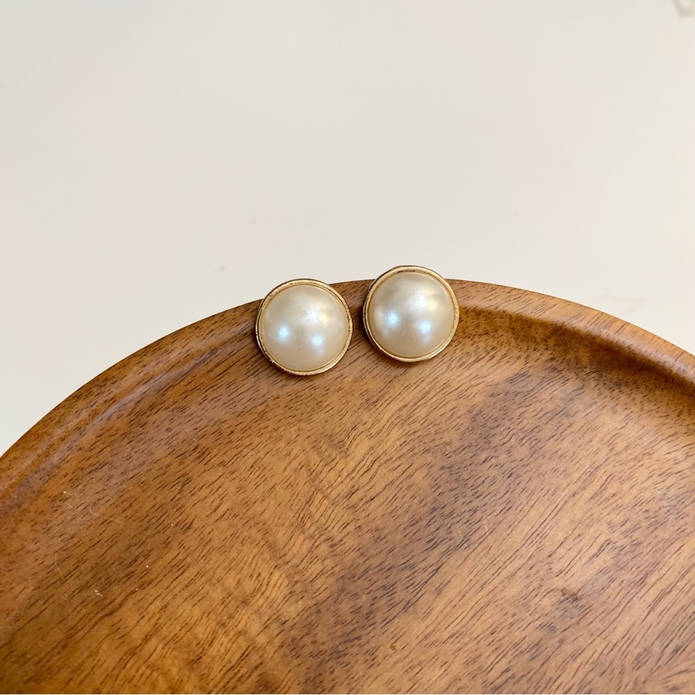 4/$15 Cute Circle Round Elegant Gold Faux Mabe Pearl Stud Earrings